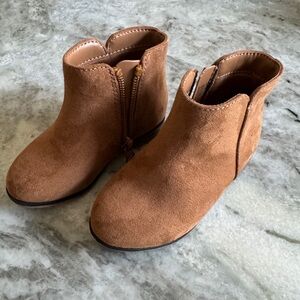 Toddler brown zipper boots size 6